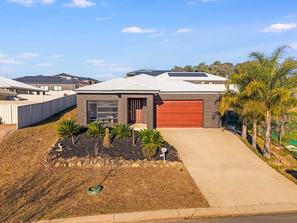 Wodonga 4房  Elevated Executive Living with Exceptional Views!!