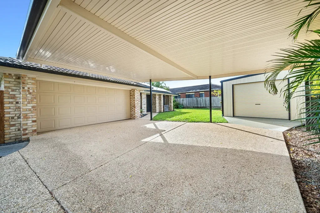 Upper Coomera 4chambre POWERED SHED / HEATED POOL /2 LIVING AREAS /GREAT NEIGHBOURHOOD / DON'T MISS THIS ONE!!