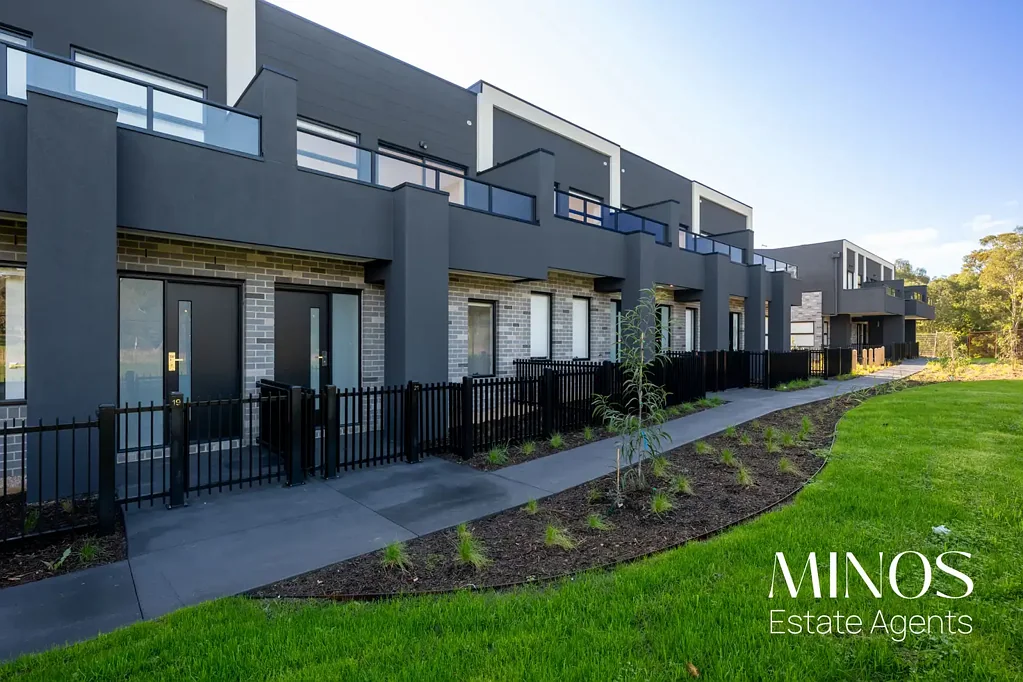 Modern Golf Course Living with Creekside Serenity