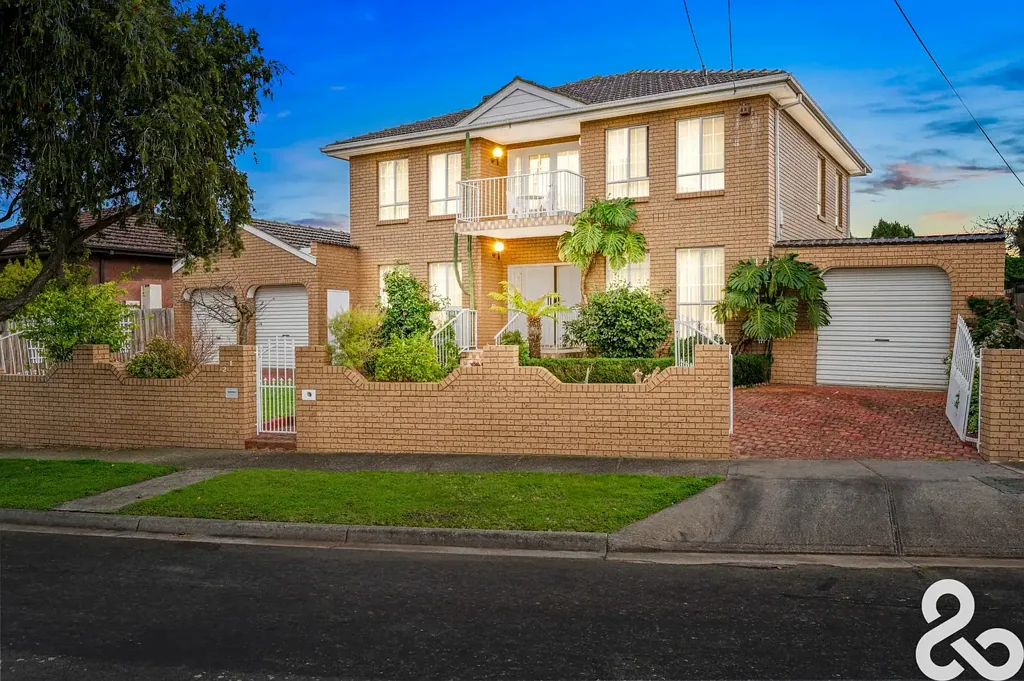 Thomastown 5Kwarto Spacious Family Living With Versatile Dual Level Design