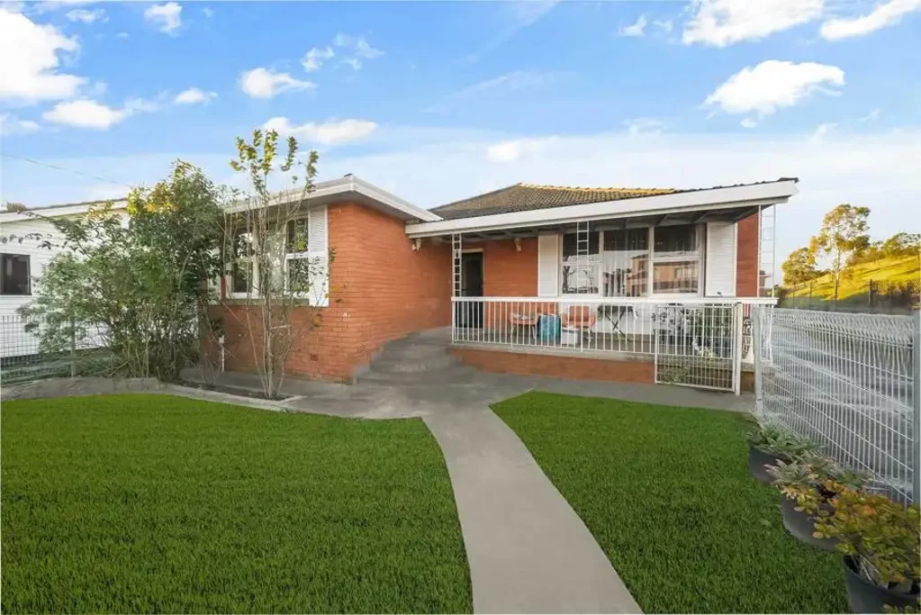 Lurnea 6 Bedroom AUCTION - ON SITE - SATURDAY 6TH SEPTEMBER AT 3.30PM