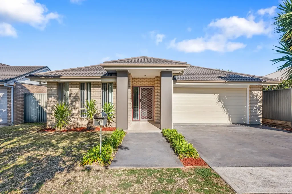4 Sturt Street, Jordan Springs, NSW 2747
