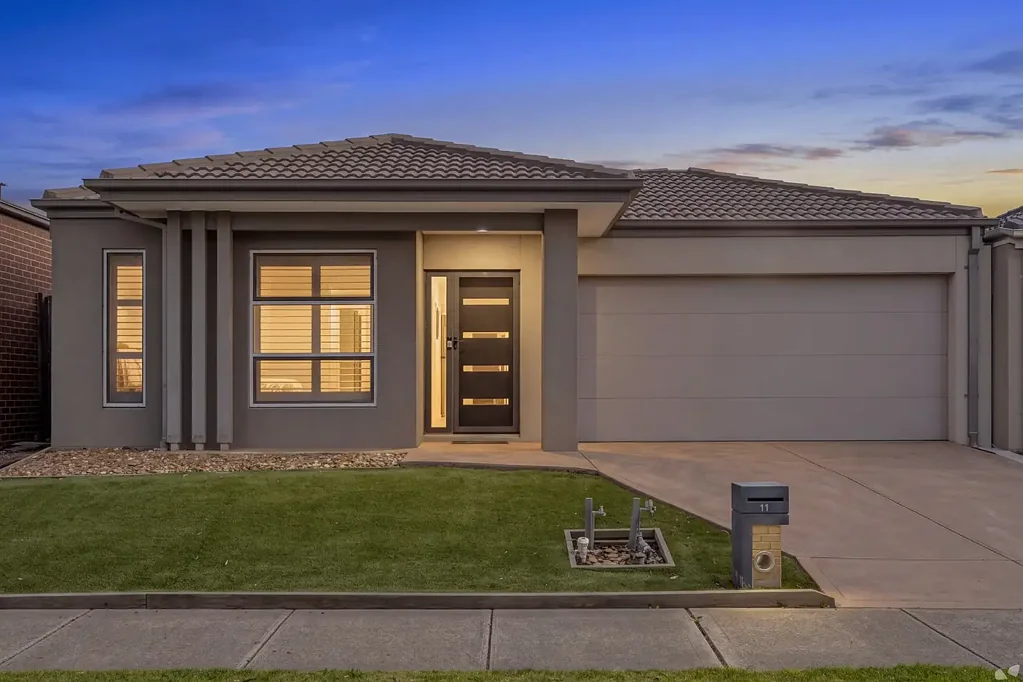 Point Cook 4Kwarto East-Facing, Convenient location & Ready to move in