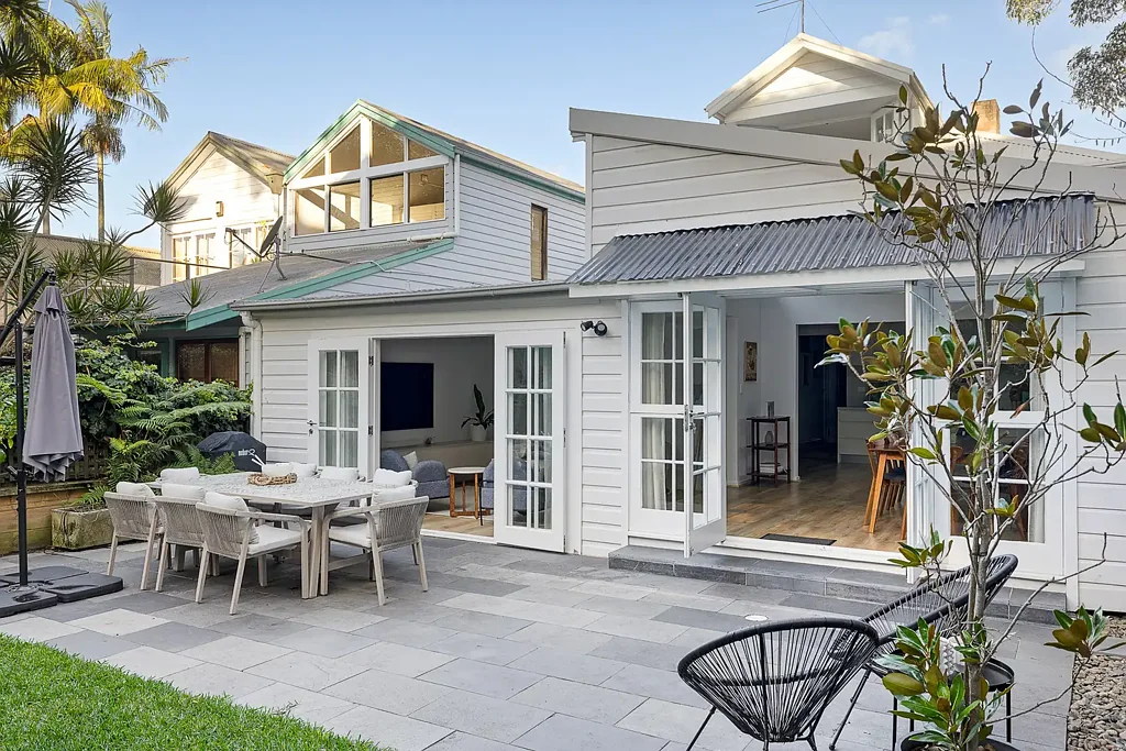 Balmain 5房 朝北家庭住宅，坐落于一流公园旁地段 North-facing family home in premier park-side address