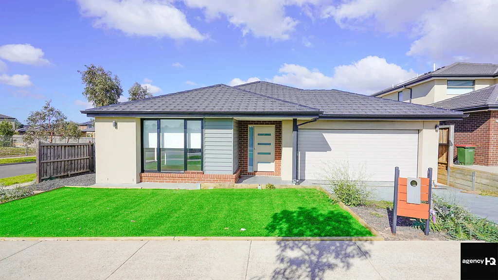 Stunning Family Home with 2 x living  close to Ngarri Primary School in Manor Lakes