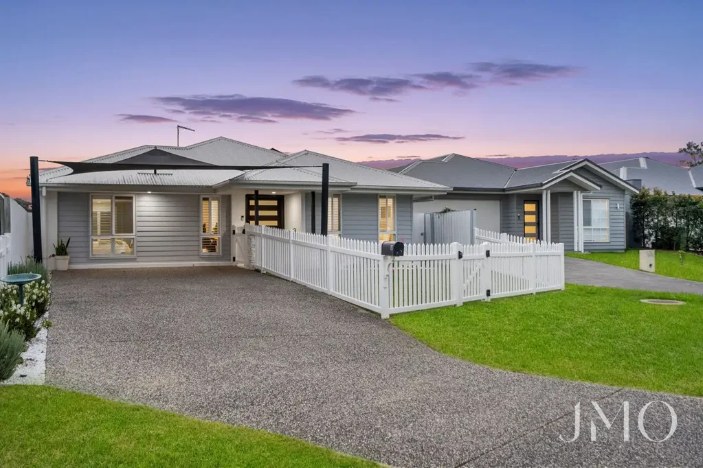 Ormeau 4Zimmer Contemporary Family Living with Multiple Living Areas & Resort-Style Pool