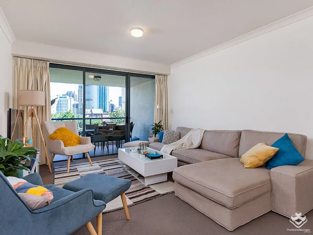 SPECIOUS UNFURNISHED APARTMENT WITH CITY VIEW