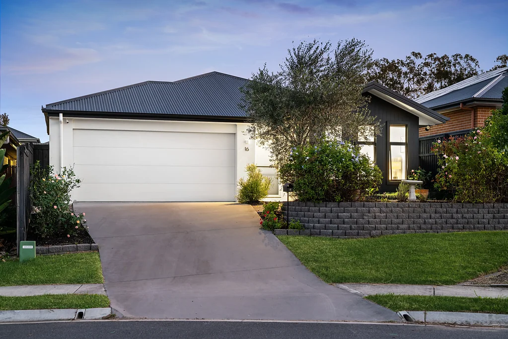 16 Tetra Crescent, Ripley, QLD 4306