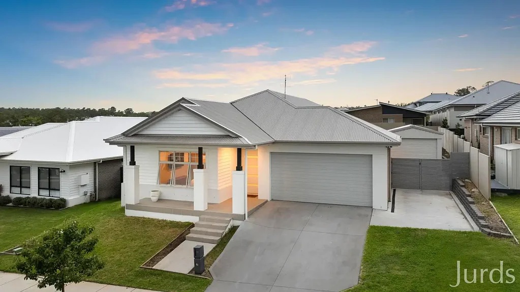 North Rothbury 4ห้องนอน OPEN HOME CANCELLED: Modern Hunter Valley Family Living in Huntlee with Side Access to Shed