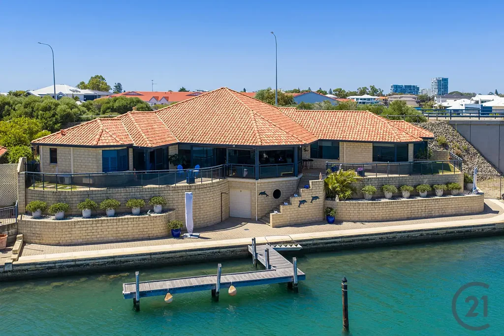 30 Eunamara Retreat, Halls Head, WA 6210
