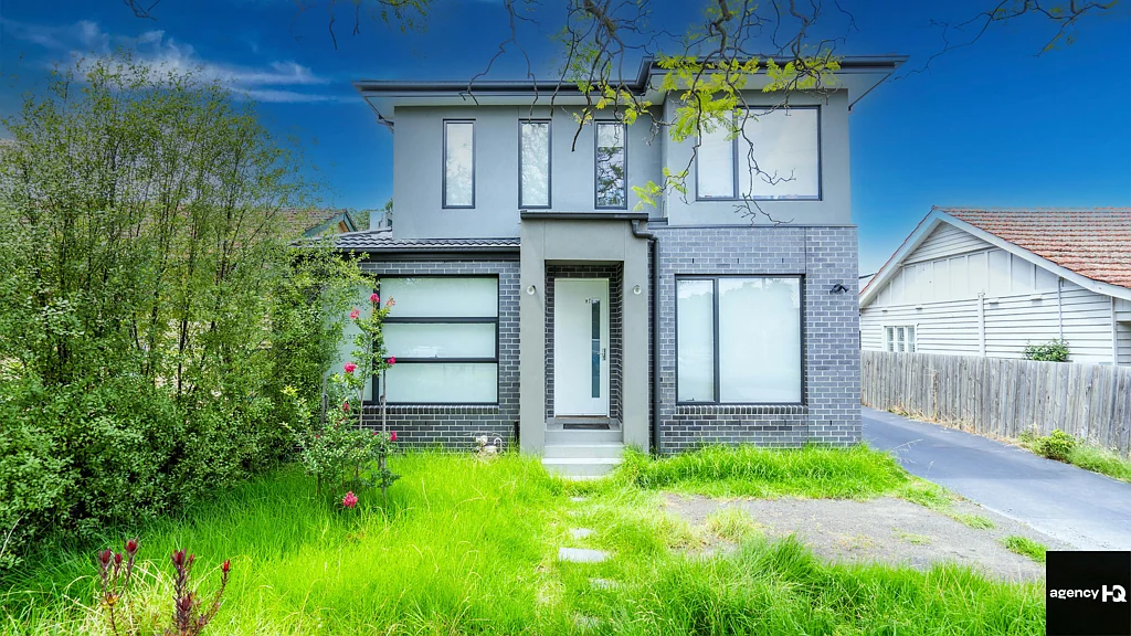 Stylish and Spacious 4 Bedroom Townhouse in Moonee Ponds