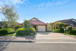 21 Brookland Valley Drive, Woodcroft