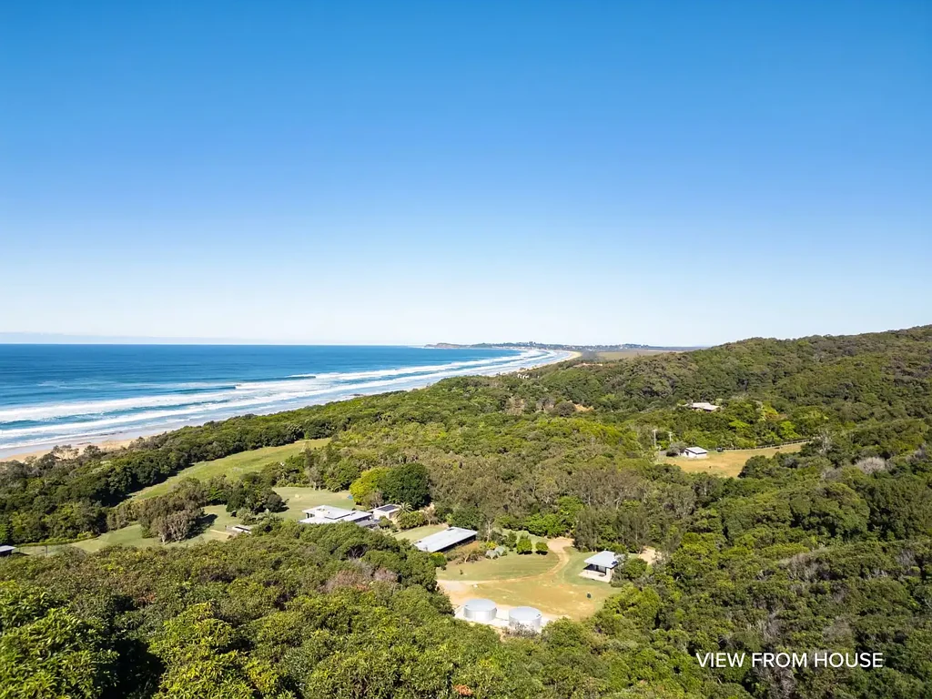 Broken Head 5 Bedroom Broken Heads&apos; premier views. Walk to seven mile beach.