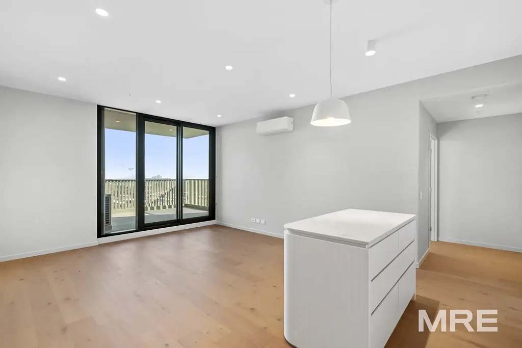 Stylish Living with City-Fringe Convenience