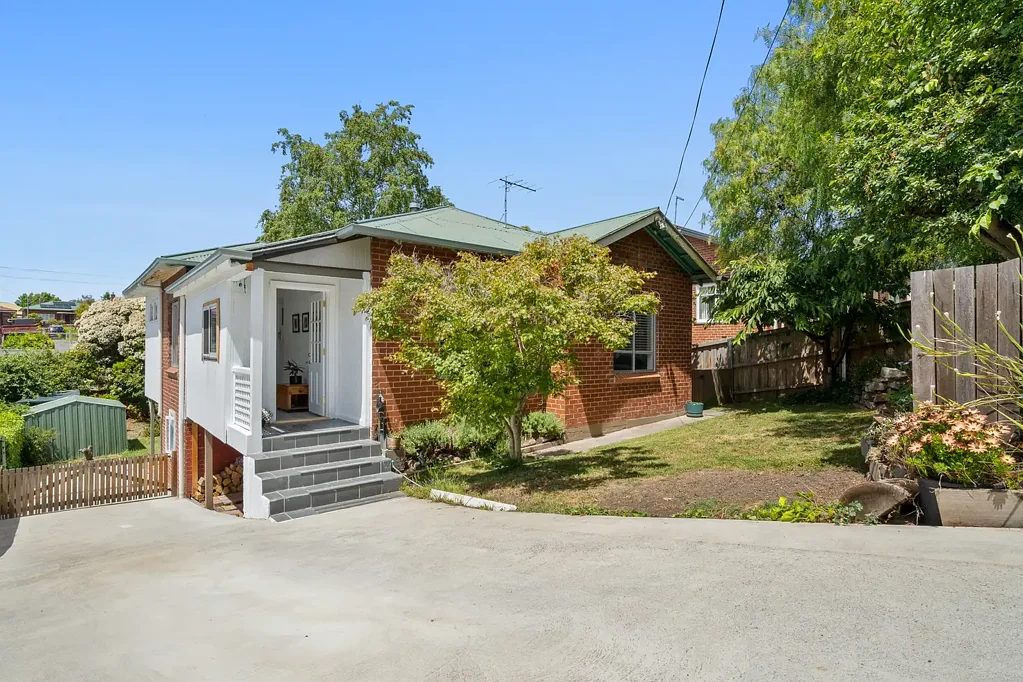 8 Gregson Avenue, New Town, TAS 7008
