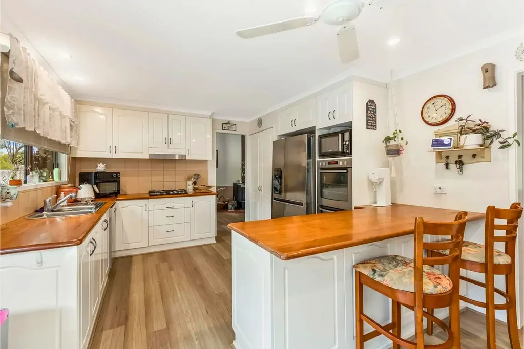 Heathcote 3બેડરૂમ Spacious Family Acreage Retreat with Pool, Shed & Solar on 8.5 Acres