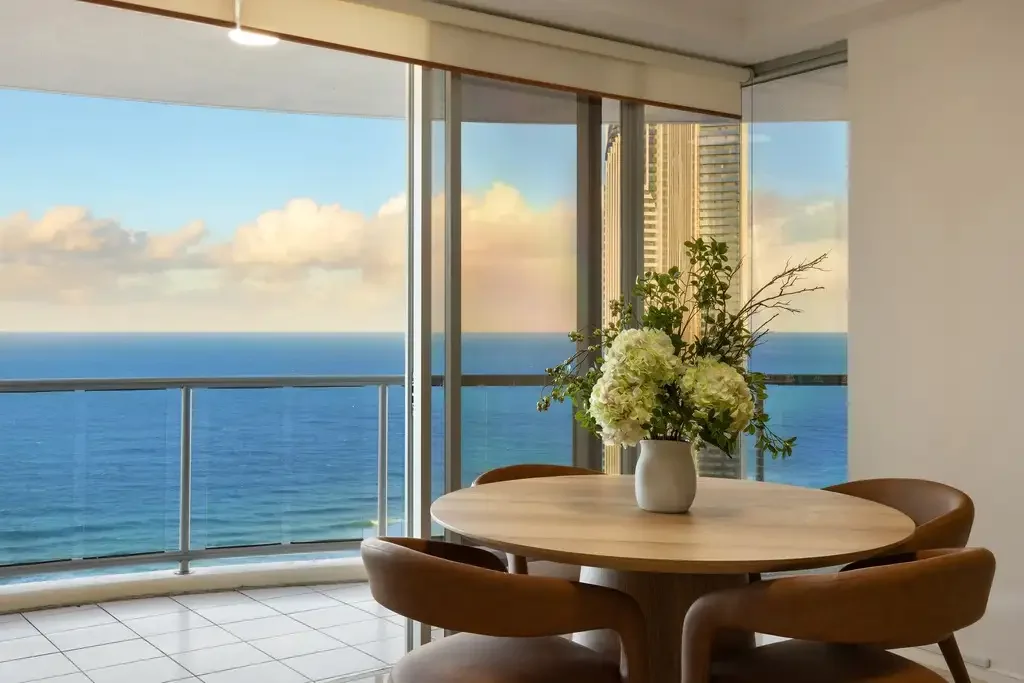 Surfers Paradise 3房  Sub-Penthouse Luxury with Panoramic Ocean Views in the Heart of Surfers Paradise