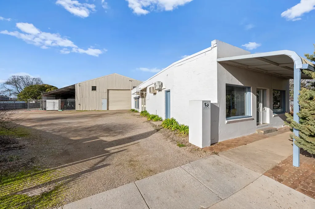 Benalla 4બેડરૂમ Rare CBD Landholding with Endless Potential