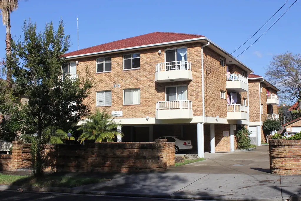 Large Two Bedroom Apartment with Lock-up Garage
