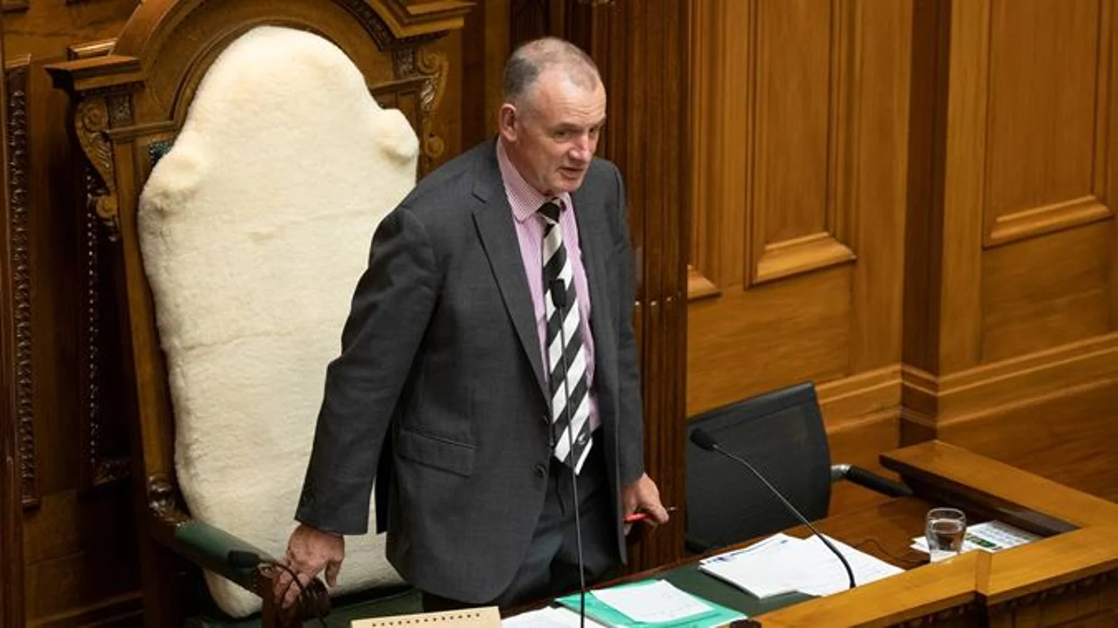 议长失态 Jacinda Ardern批其行为不当