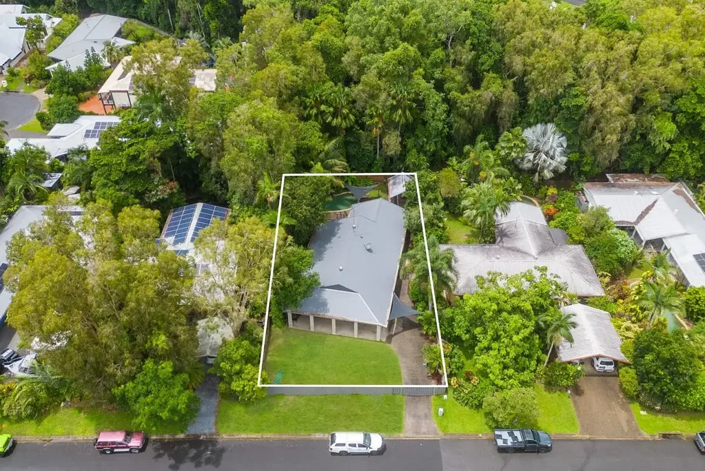 Spacious Family Living Just 400m From Clifton Beach