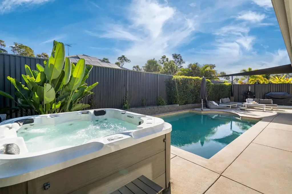 Ormeau 5房  MUST BE SOLD!!!! Luxury Living in Jacobs Ridge - Stunning Executive Home with Pool, Studio & Entertainer's Dream Layout!