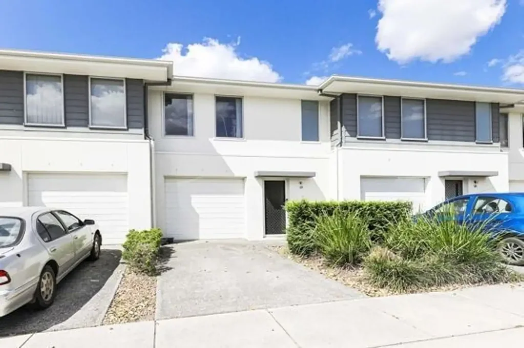 Spacious & Stylish 3-Bedroom Apartment with Pool Access!