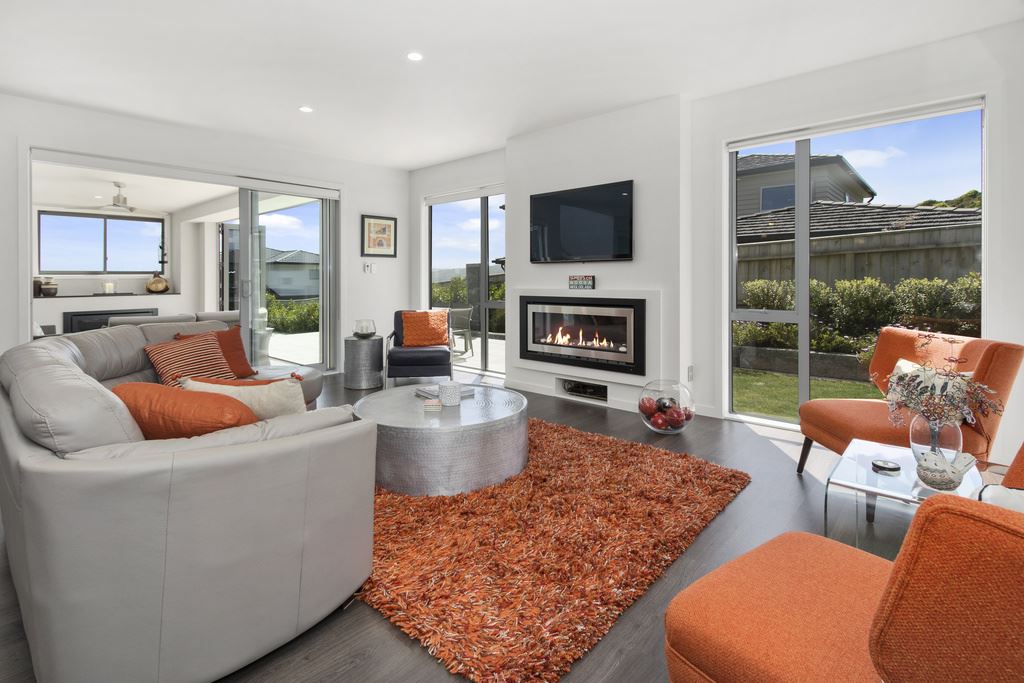 17 Canary Way, Whitby, Porirua, 4 phòng ngủ, 2 phòng tắm