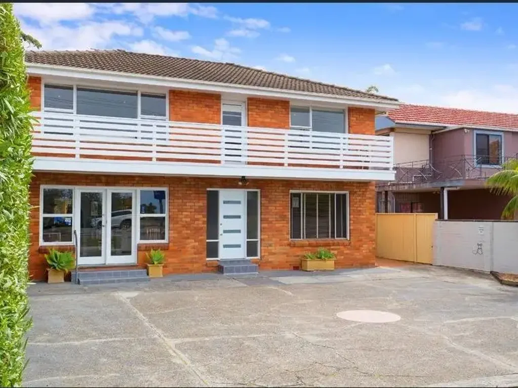 Family Friendly Lower Duplex