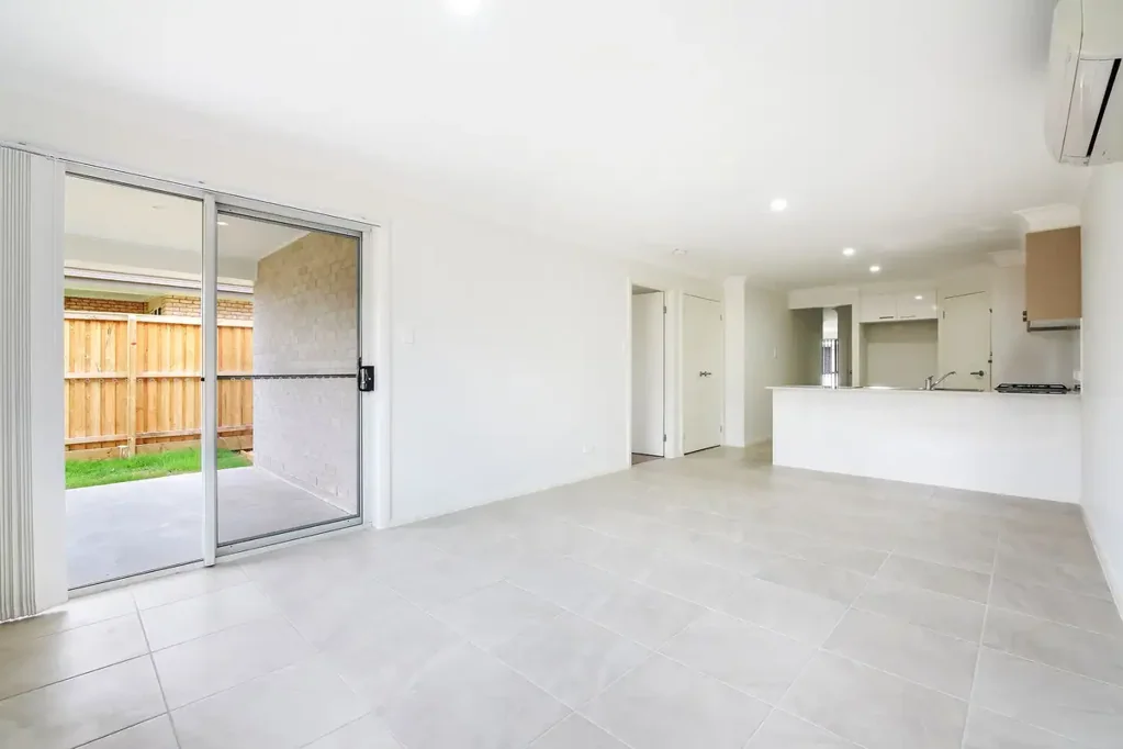 Light-Filled With Multiple Living Areas