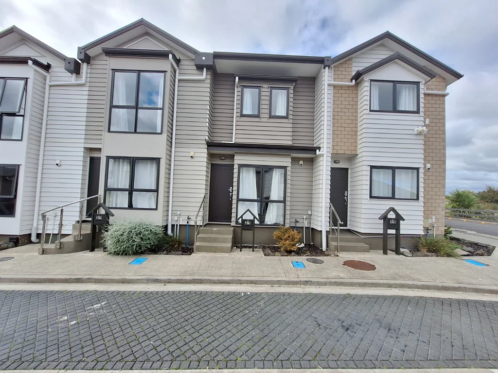 Lovely 2 Bedroom Townhouse with Separate Garage