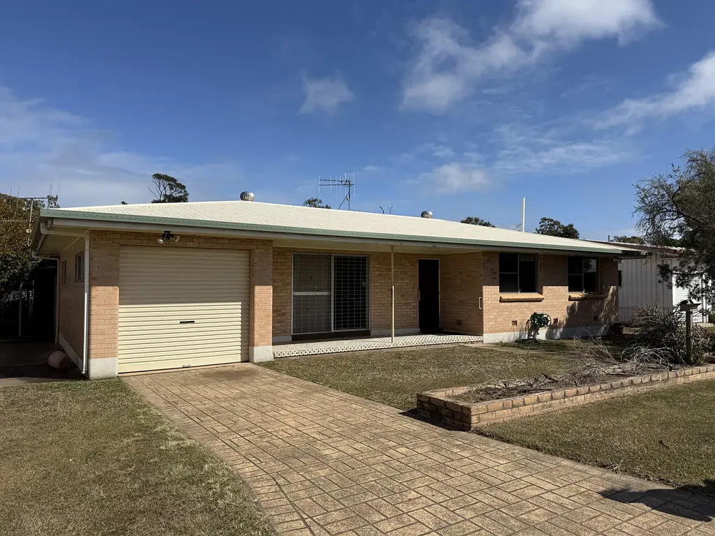 Spacious 3 Bedroom Home with Large Shed & Outdoor Area.