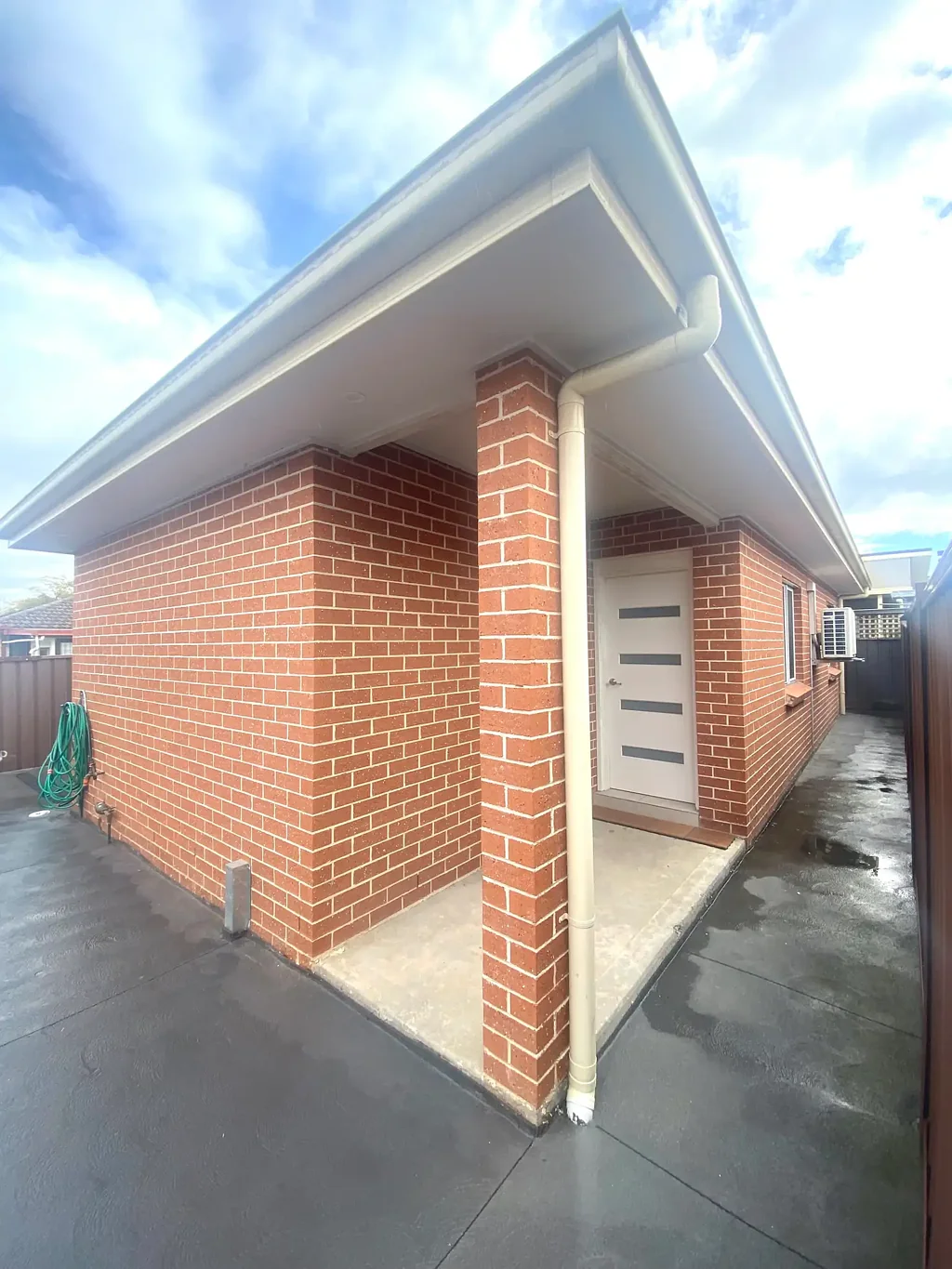 Modern 2-Bedroom Granny Flat in Prime Location