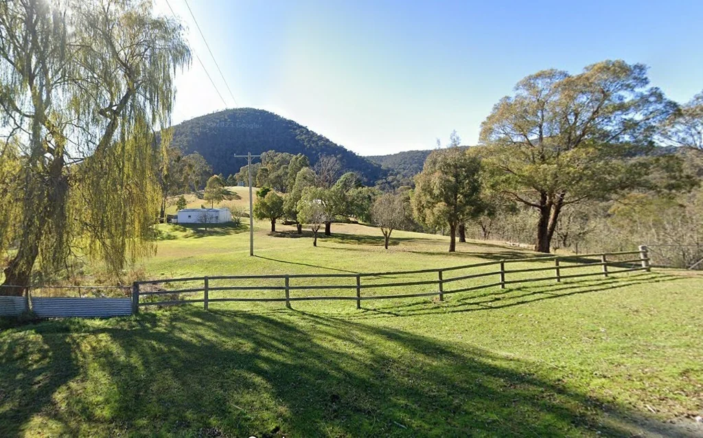 Tubbut 4chambre Rural Retreat with Reserve Frontage to the Deddick River – 9.8 Acres of Serenity