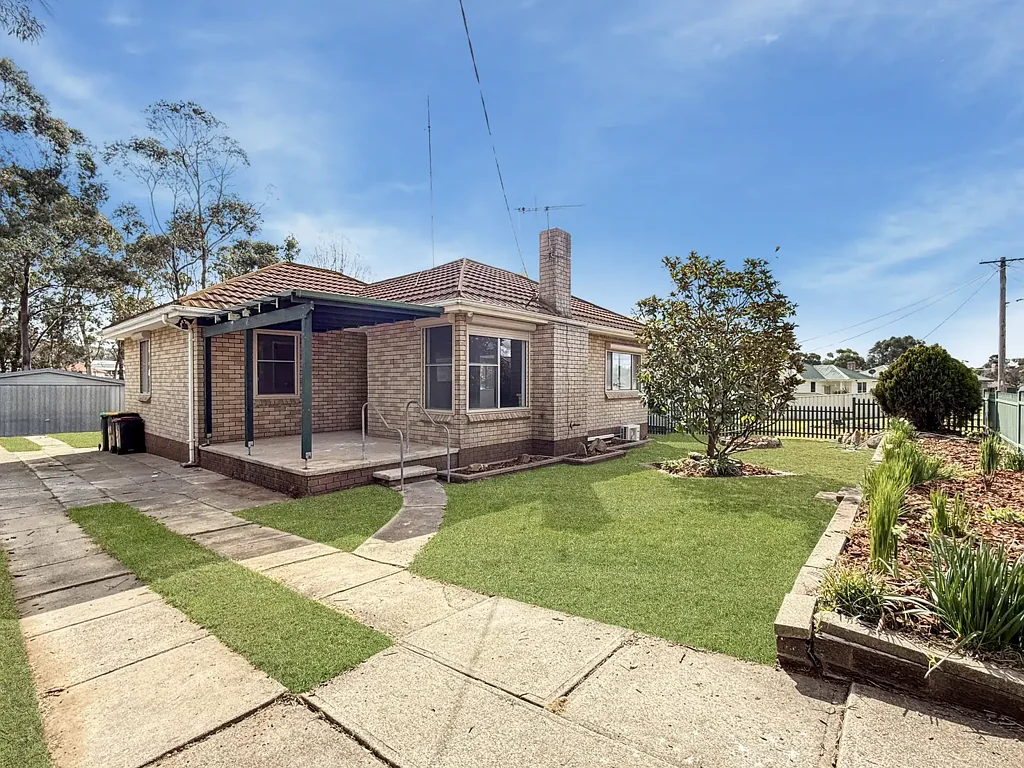 AVAILABLE NOW  |  $580 week