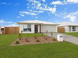 32 Lady Elliot Crescent, Eli Waters