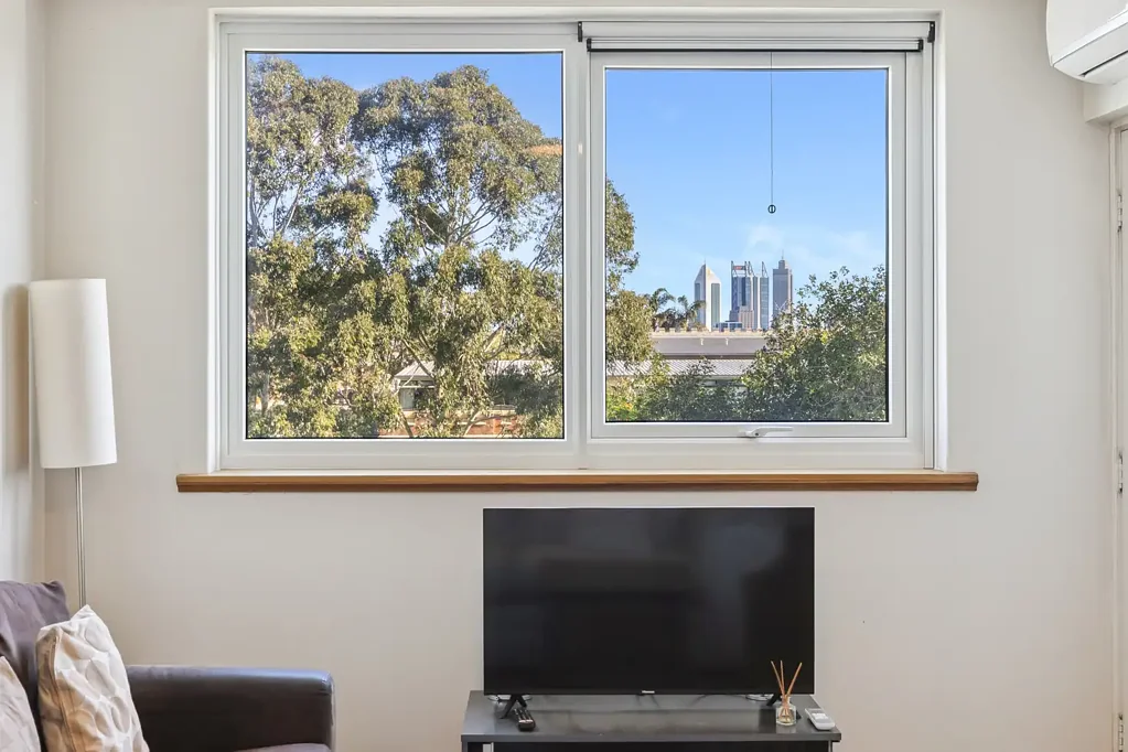 Mount Lawley 2 Bedroom LIVE LARGE BY THE RIVER
