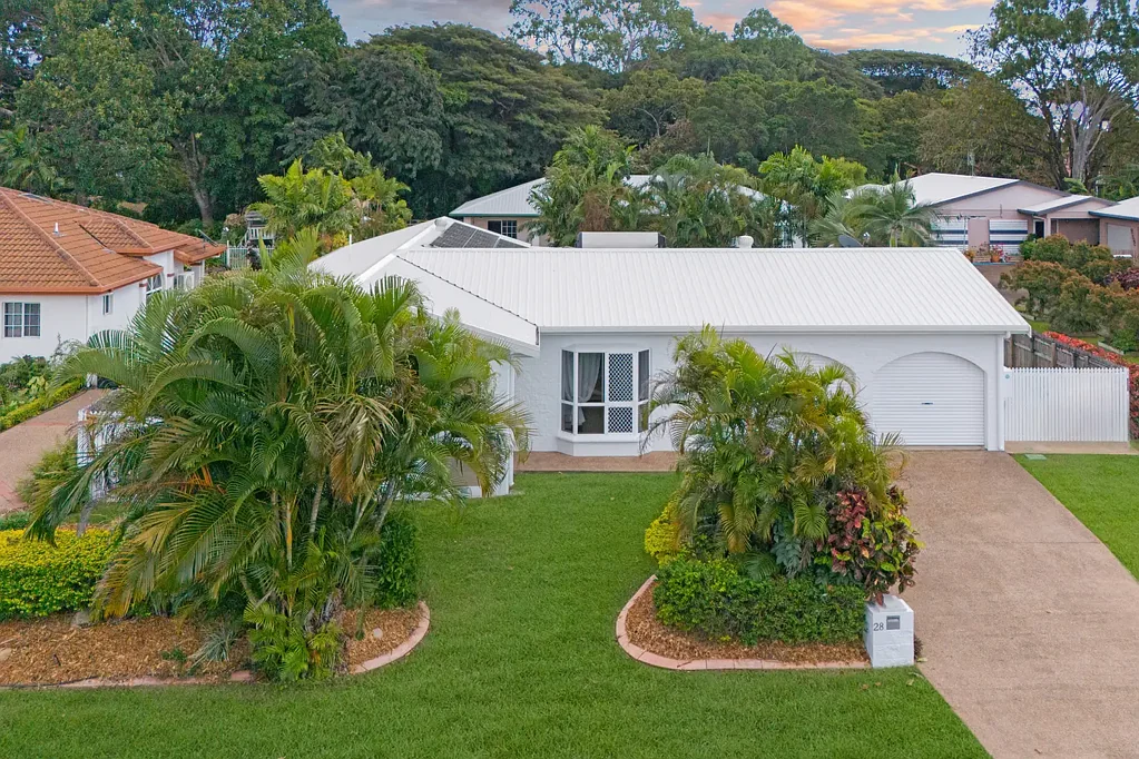 Annandale 4房  Private Family Sanctuary with Poolside Living in Annandale