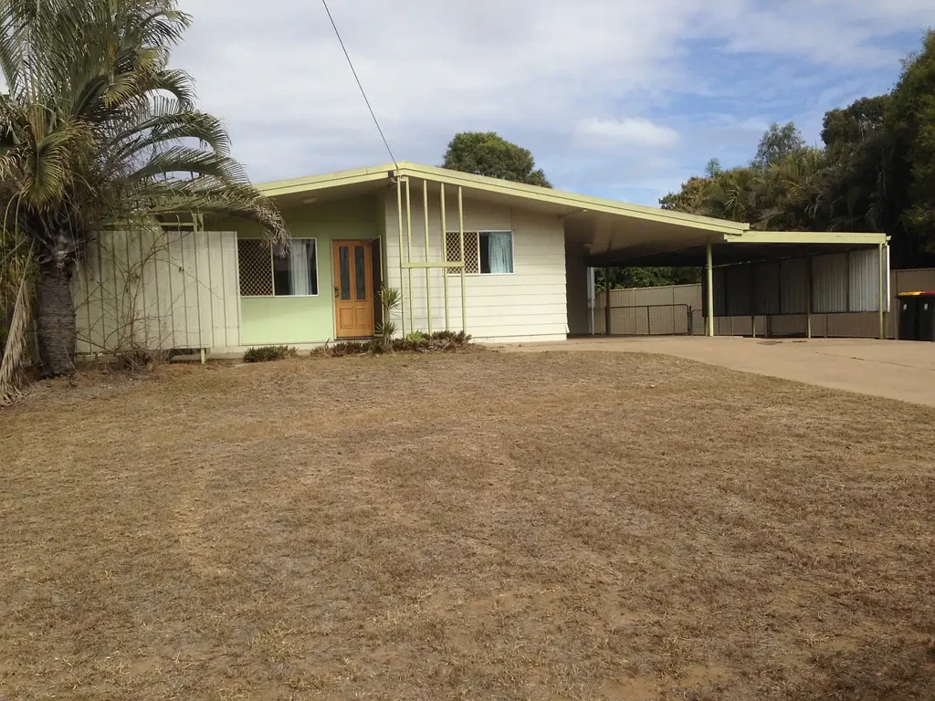 3 Bedroom lowset in the east school district