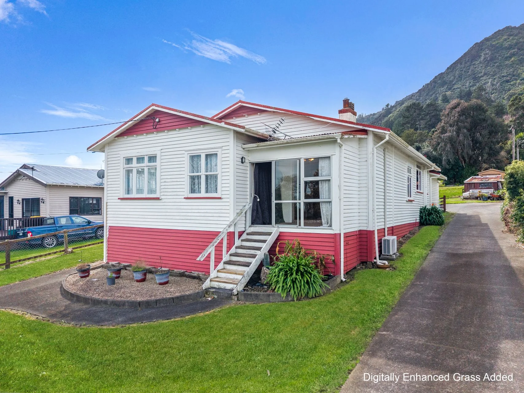 Te Aroha 3 Slaapkamer Character, Views & Plenty of Potential