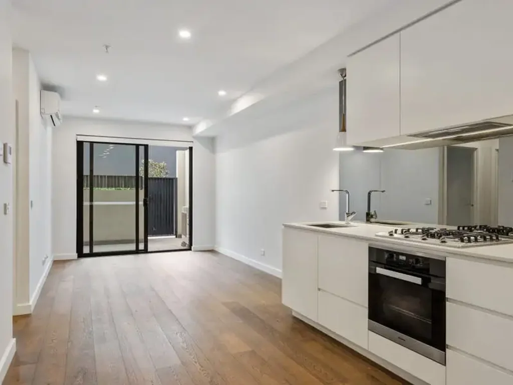 2 bedroom apartment in St Kilda