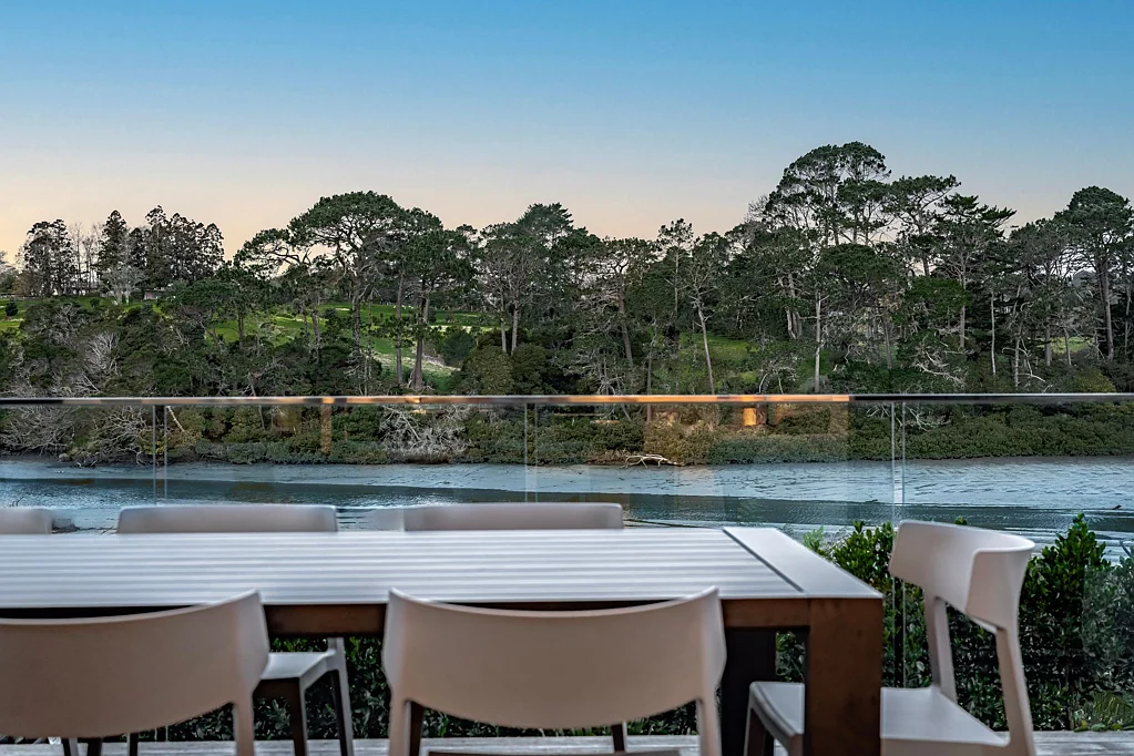 Riverhead 5غرفة نوم Architectural Riverfront Living & Guest Retreat
