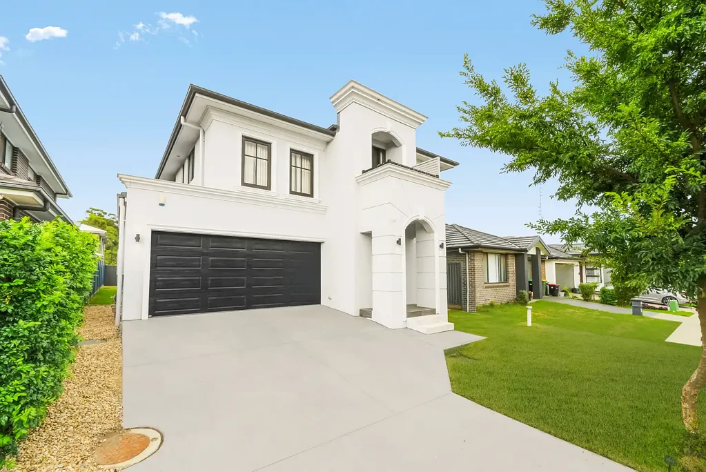 Riverstone 4房 黄金位置 四卧宽敞 美食厨房 设计师浴室 户外娱乐空间 Elevated Living in Riverstone  Stylish, Spacious & Perfectly Located...