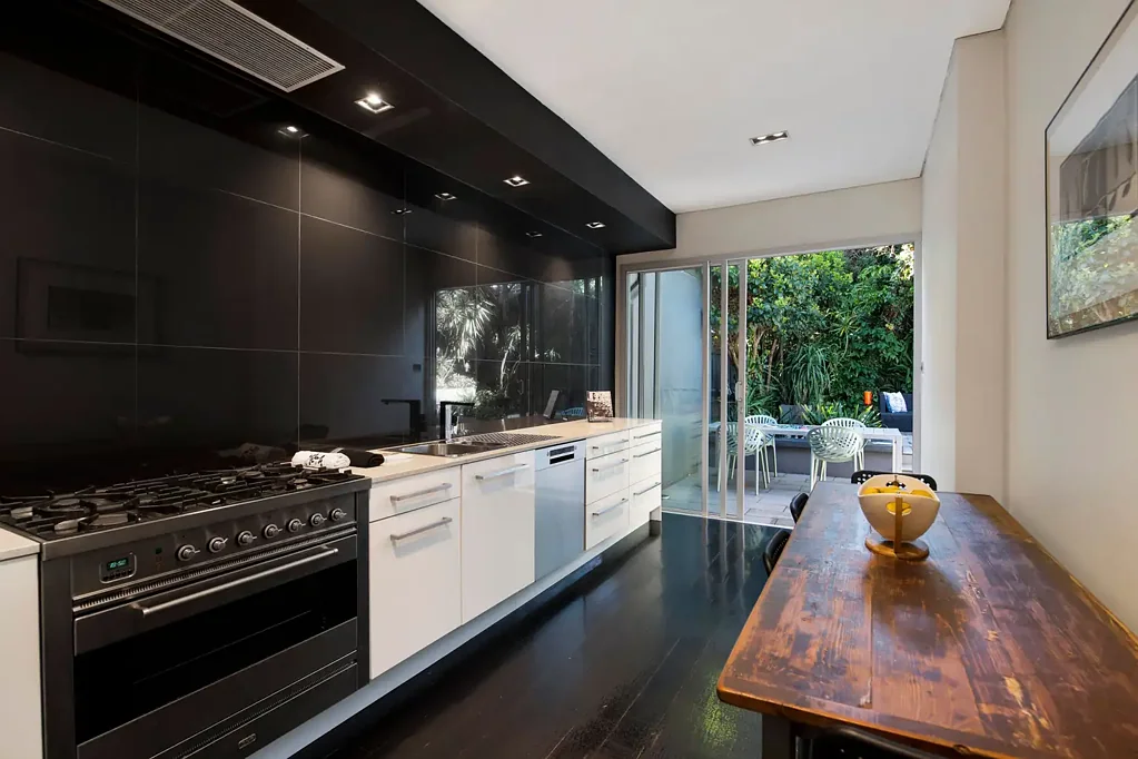 Annandale 3બેડરૂમ Stylish North Annandale Home Offering Lifestyle, Flexibility & Character Charm