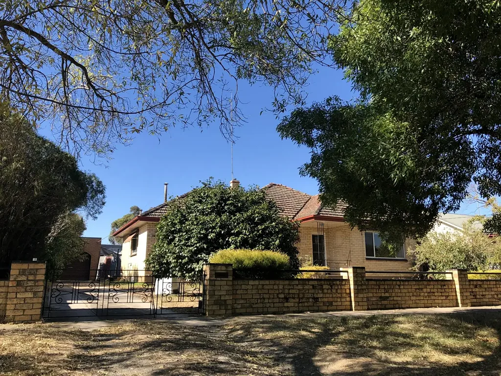 NEAT FAMILY HOME