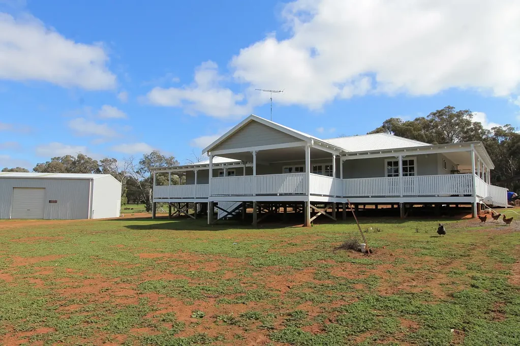 Beautiful 3 Bedroom, 2 Bathroom Home!