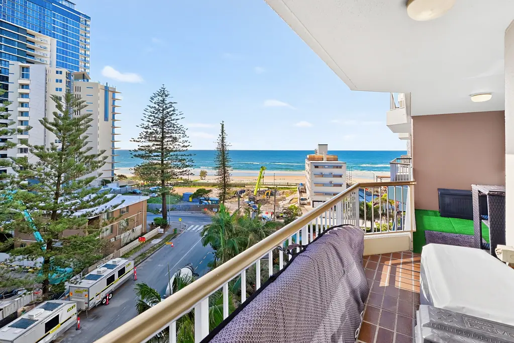 Surfers Paradise 1房  North-Facing Coastal Retreat Just 100 Metres from the Beach