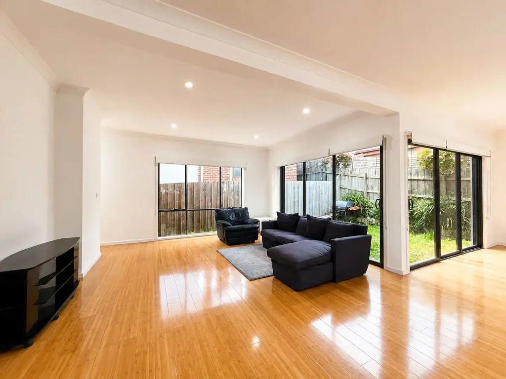 Modern Family Home in the MWSC School Zone | 4 Bedrooms | 2.5 Bathrooms | 2 Car Spaces | Furnished