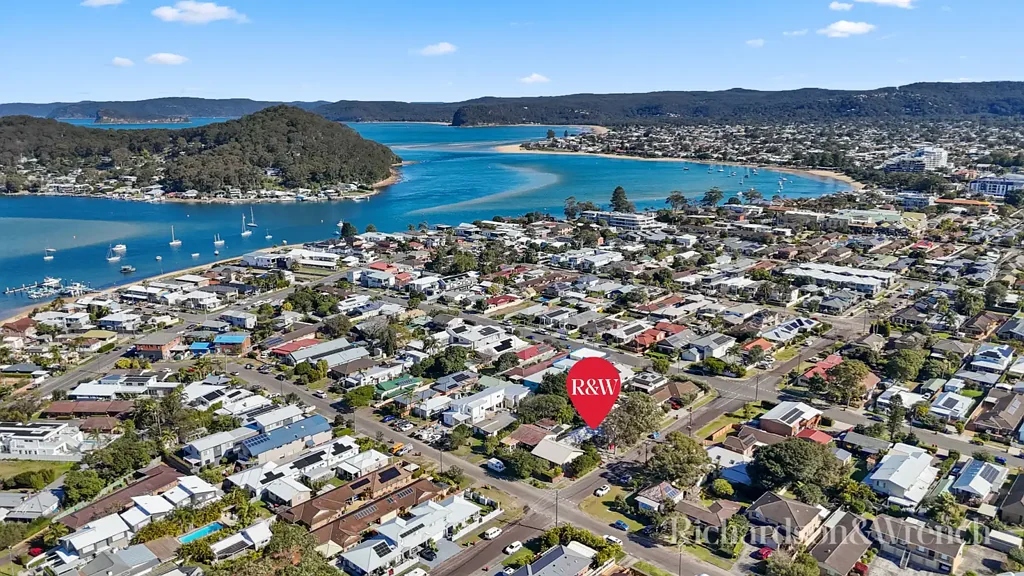 Booker Bay 3 Slaapkamer Only Two on the Block • Your Own Street Access • No Strata Levies
