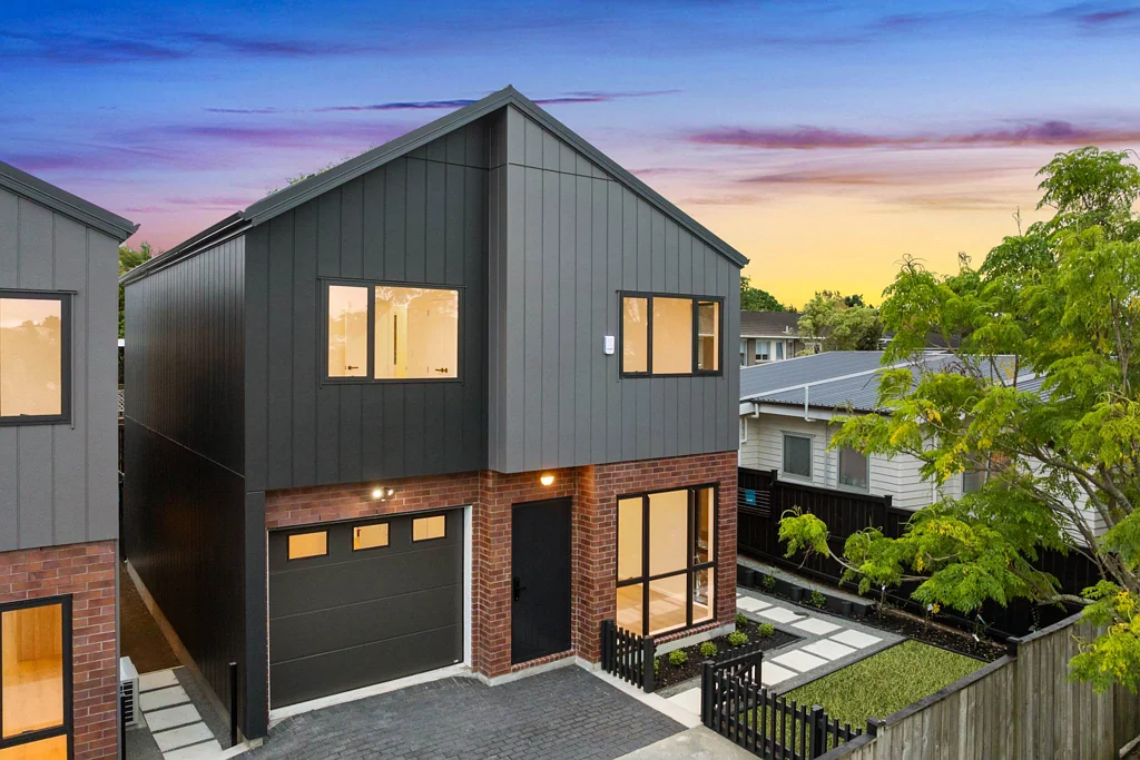 Botany Downs 4房  Last Corner Home, Extra Parking Spaces